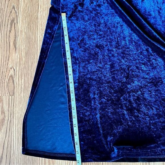 𝅺VINTAGE Oleg Cassini Midnight Blue Velvet Maxi Dress - Picture 6 of 11